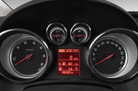 Opel Astra (Baujahr 2013) Sport 5 Türen Tacho und Fahrerinstrumente