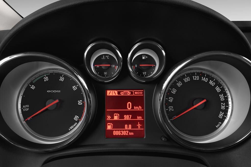 Opel Astra (Baujahr 2013) Sport 5 Türen Tacho und Fahrerinstrumente