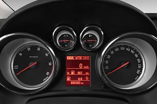 Opel Astra (Baujahr 2013) Sport 5 Türen Tacho und Fahrerinstrumente