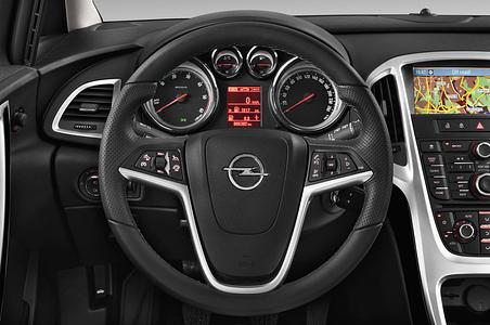 Opel Astra (Baujahr 2013) Sport 5 Türen Lenkrad