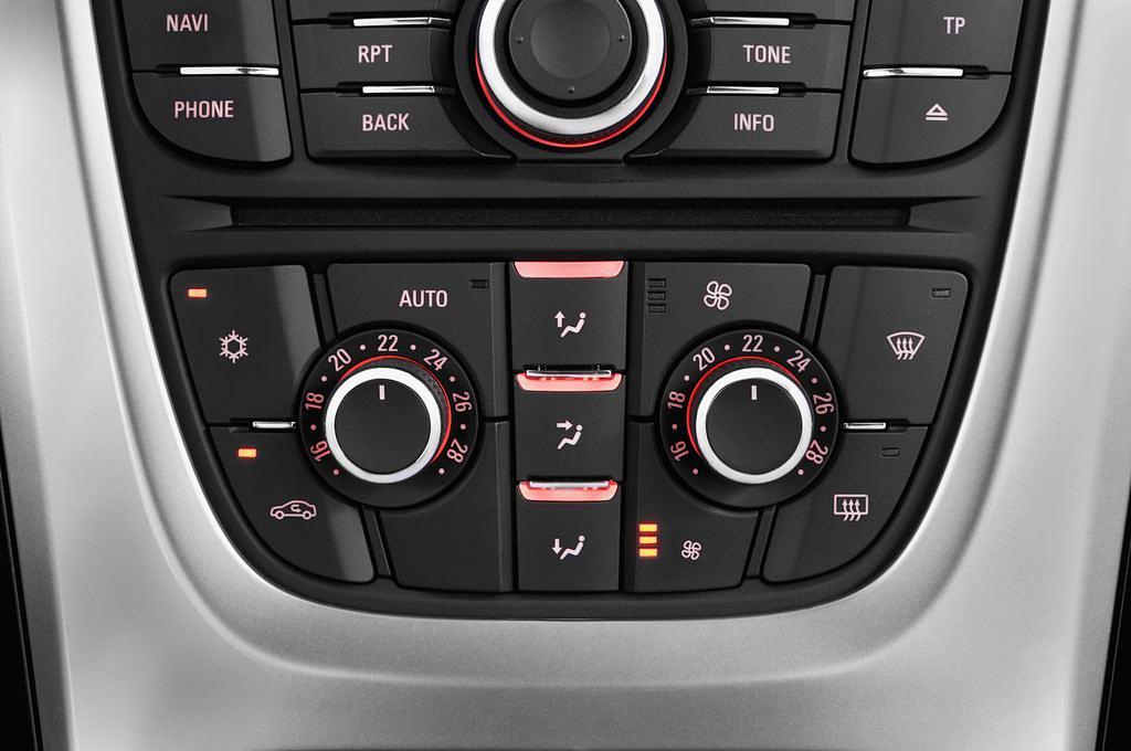 Opel Astra (Baujahr 2013) Sport 5 Türen Temperatur und Klimaanlage