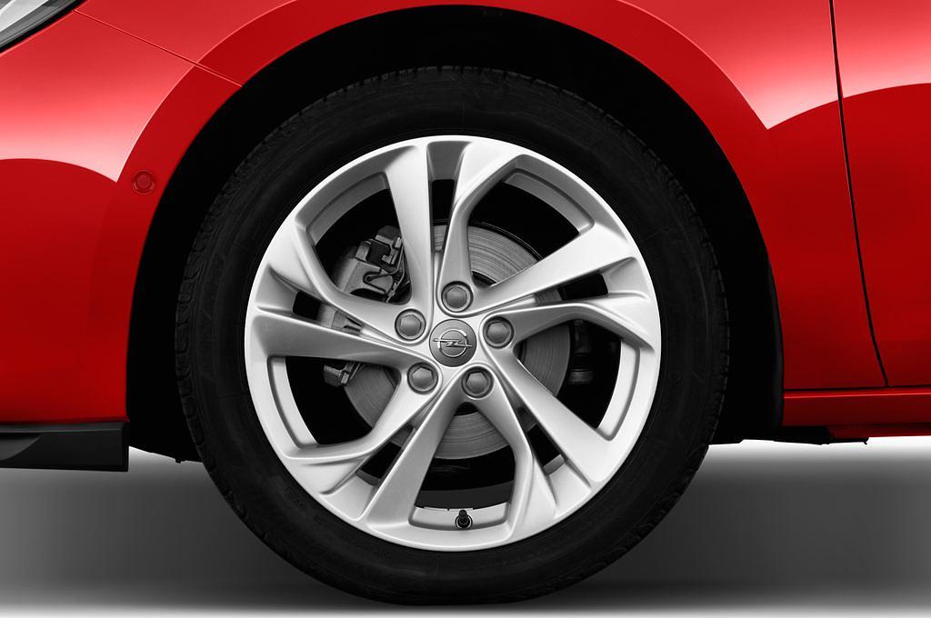Opel Astra (Baujahr 2016) Dynamic 5 Türen Reifen und Felge