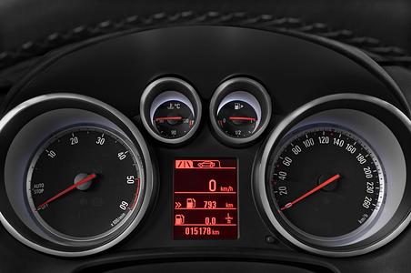 Opel Astra GTC (Baujahr 2013) INNOVATION 3 Türen Tacho und Fahrerinstrumente