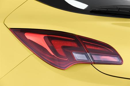 Opel Astra GTC (Baujahr 2013) INNOVATION 3 Türen Rücklicht