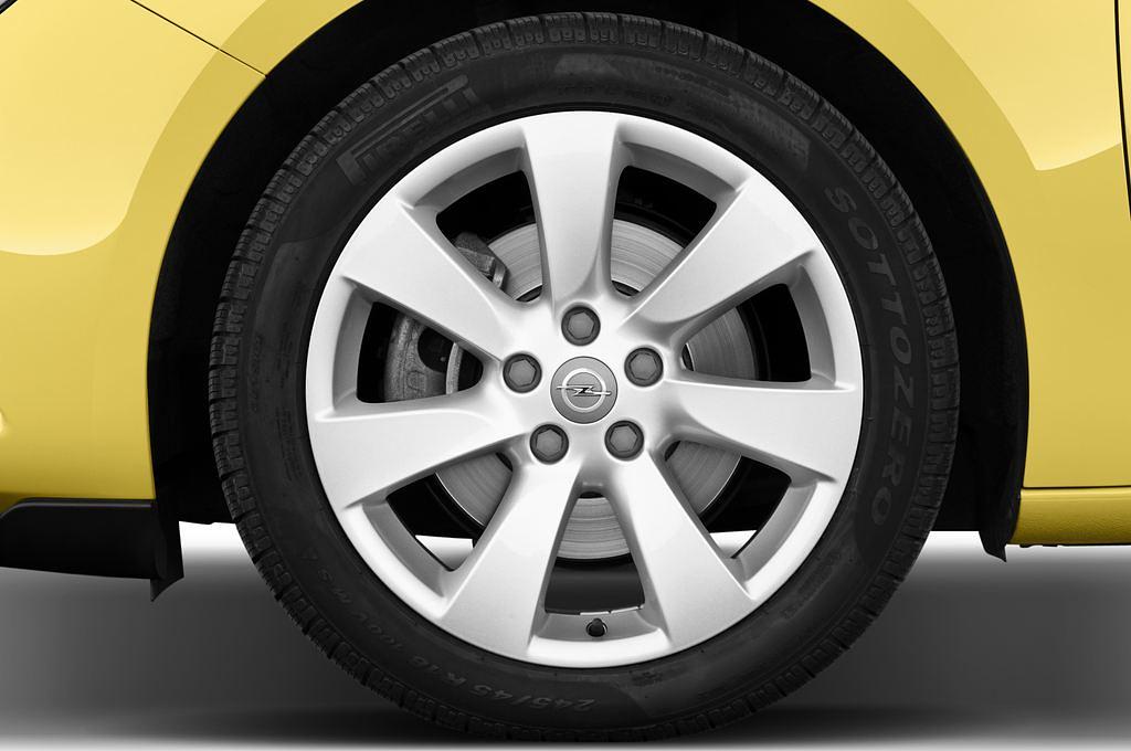 Opel Astra GTC (Baujahr 2013) INNOVATION 3 Türen Reifen und Felge