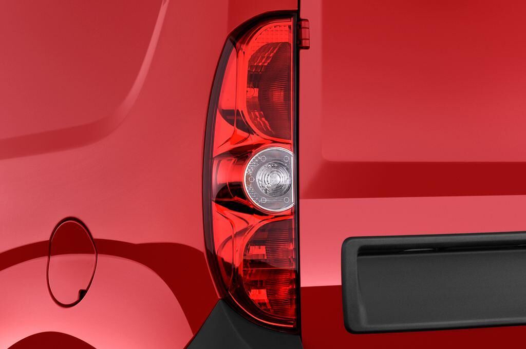 Opel Combo (Baujahr 2015) 1.6 Cdti 77Kw(105Ps) 2,2T L1H1 4 Türen Rücklicht