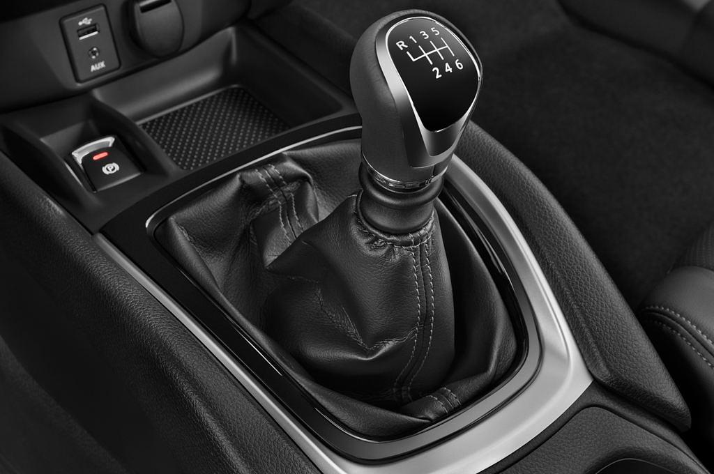 Nissan X-Trail (Baujahr 2014) Tekna 5 Türen Schalthebel