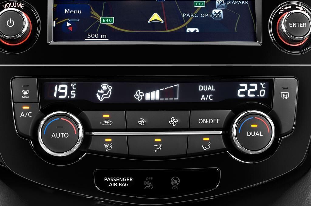 Nissan X-Trail (Baujahr 2014) Tekna 5 Türen Temperatur und Klimaanlage