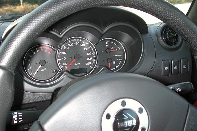 Die Instrumente sind übersichtlich angeordnet