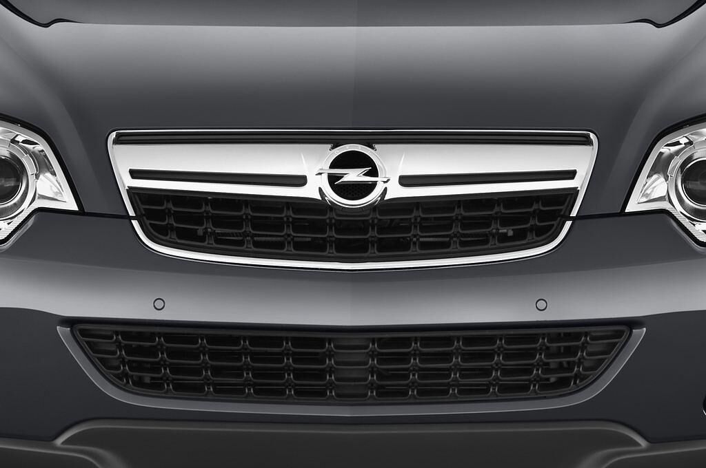 Opel Antara (Baujahr 2011) Design Edition 5 Türen Kühlergrill und Scheinwerfer