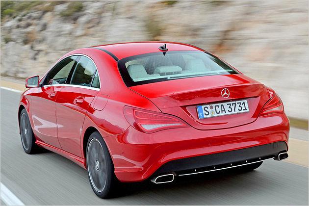 Ein schöner Rücken: Die Heckansicht mit der geschwungenen Heckklappe und den ungewöhnlichen Leuchten sticht ins Auge