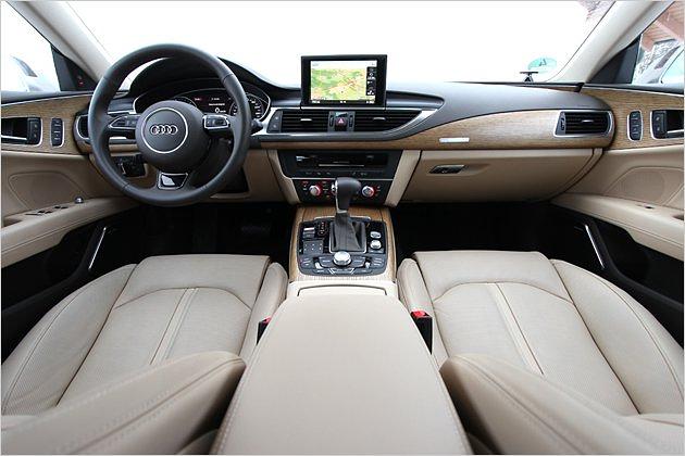 Ausreichend Platz herrscht dagegen in der ersten Reihe