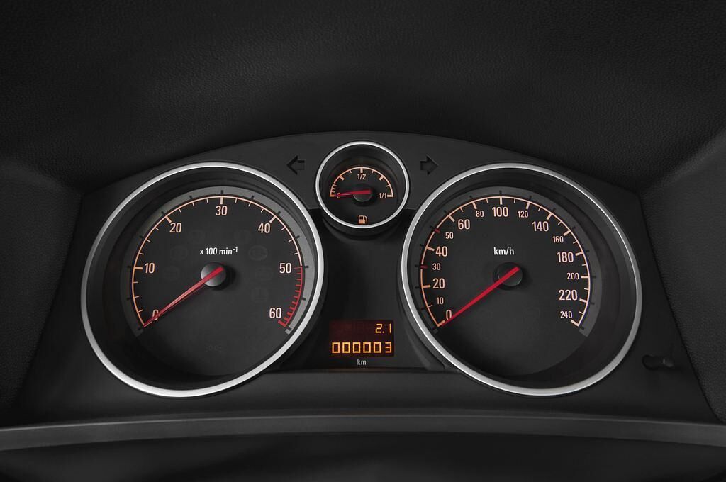 Opel Zafira (Baujahr 2011) Sport 5 Türen Tacho und Fahrerinstrumente