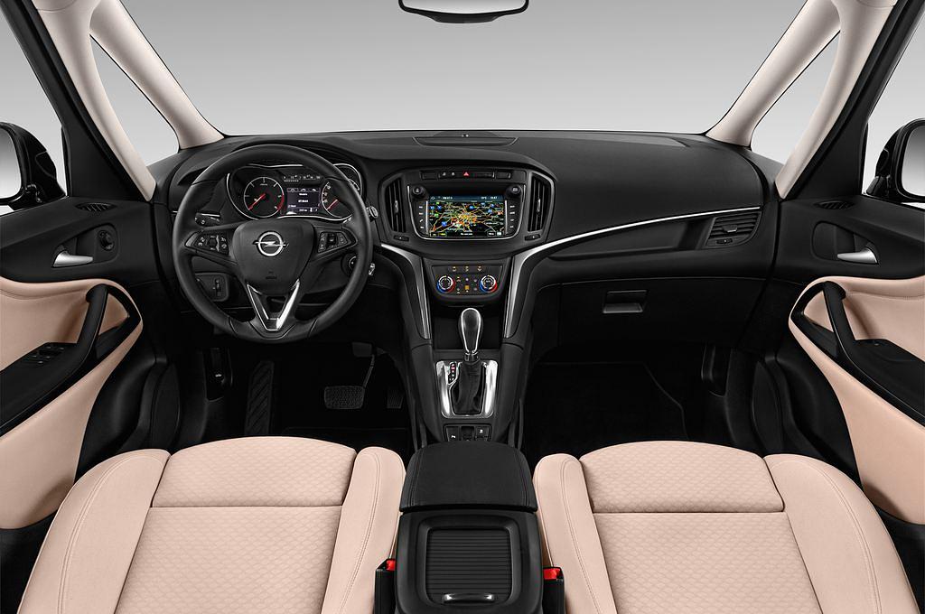 Opel Zafira (Baujahr 2017) Innovation 5 Türen Cockpit und Innenraum