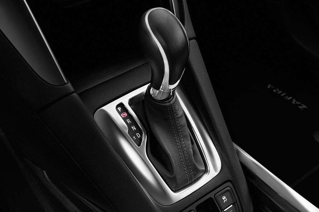 Opel Zafira (Baujahr 2017) Innovation 5 Türen Schalthebel