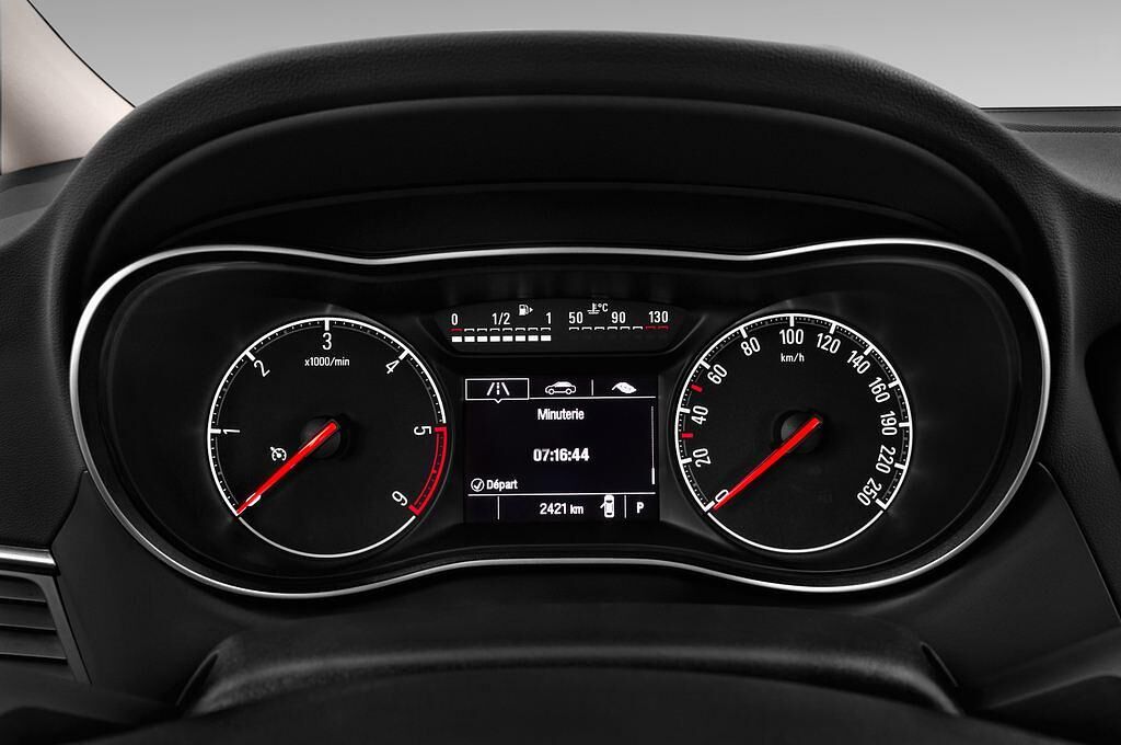 Opel Zafira (Baujahr 2017) Innovation 5 Türen Tacho und Fahrerinstrumente