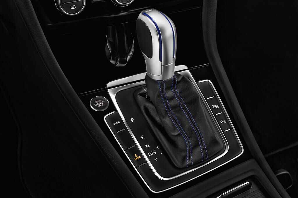 Volkswagen Golf (Baujahr 2018) GTE 5 Türen Schalthebel