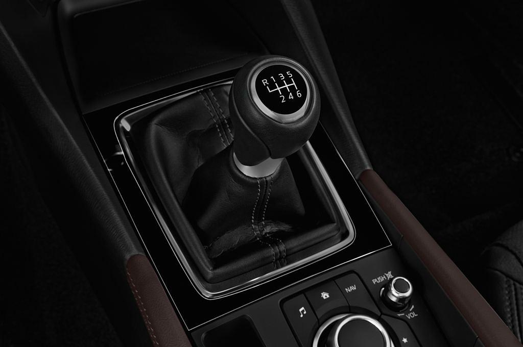 Mazda Mazda3 (Baujahr 2017) Sports-Line 5 Türen Schalthebel