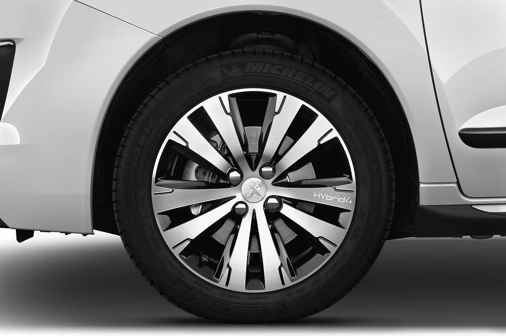 Peugeot 3008 (Baujahr 2013) HYbrid4 5 Türen Reifen und Felge