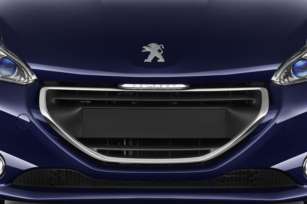 Peugeot 208 (Baujahr 2012) Allure 3 Türen Kühlergrill und Scheinwerfer