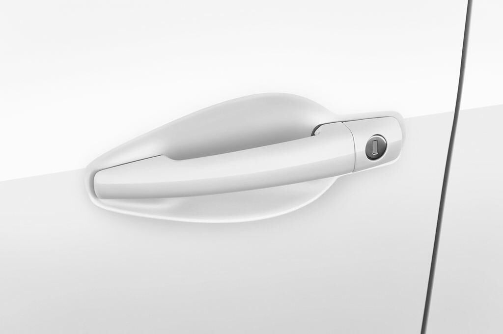 Peugeot 2008 (Baujahr 2013) Active 5 Türen Türgriff