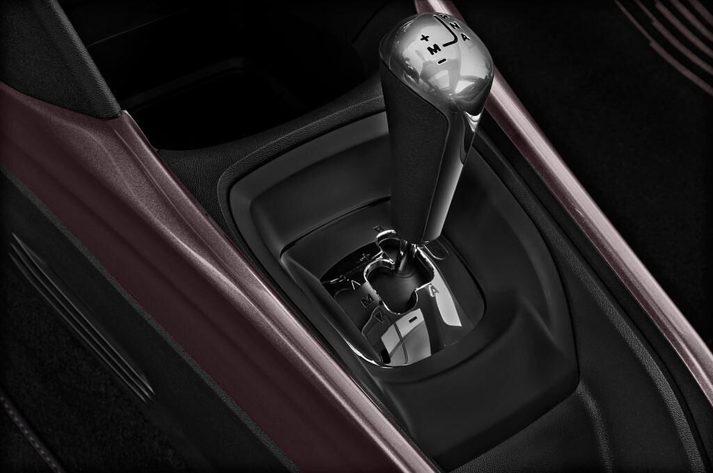 Peugeot 2008 (Baujahr 2013) Active 5 Türen Schalthebel