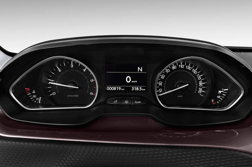 Peugeot 2008 (Baujahr 2013) Active 5 Türen Tacho und Fahrerinstrumente