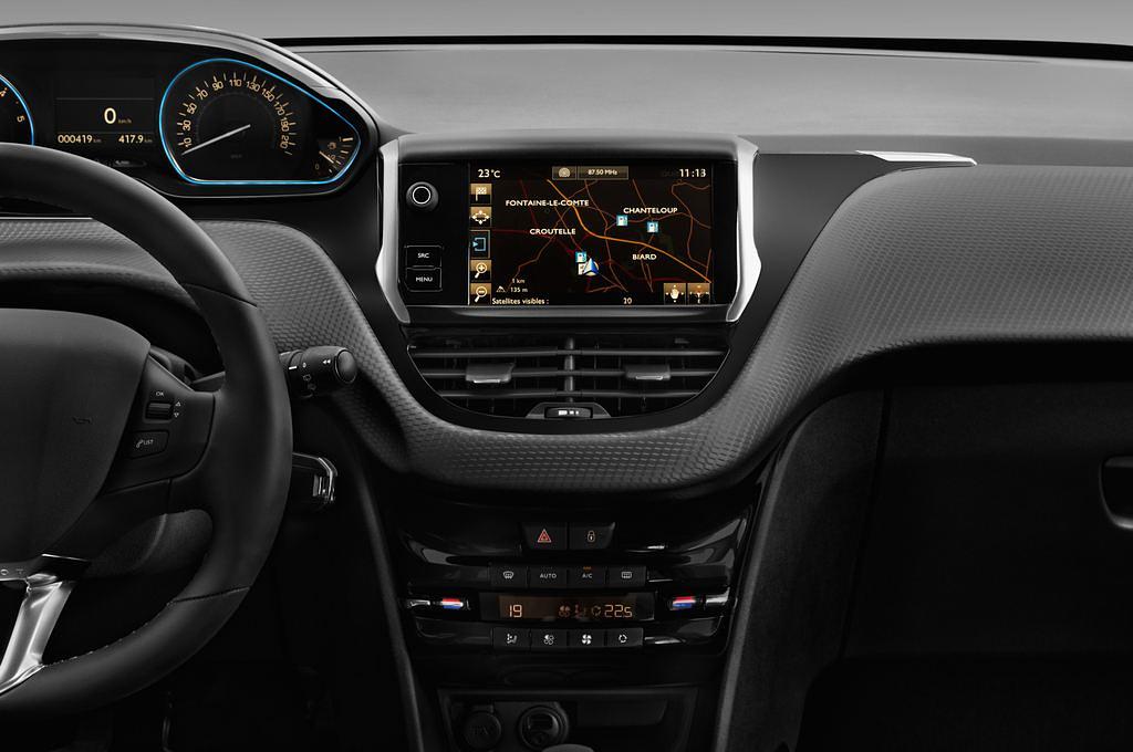 Peugeot 2008 (Baujahr 2017) Allure 5 Türen Mittelkonsole