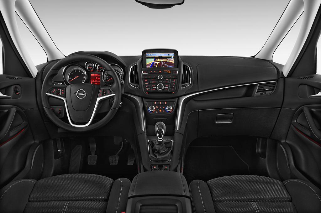 Opel Zafira Tourer (Baujahr 2013) INNOVATION 5 Türen Cockpit und Innenraum