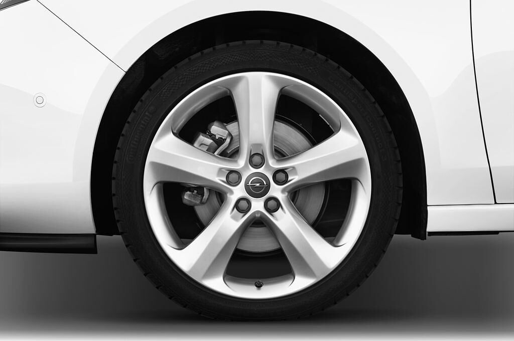 Opel Zafira Tourer (Baujahr 2013) INNOVATION 5 Türen Reifen und Felge