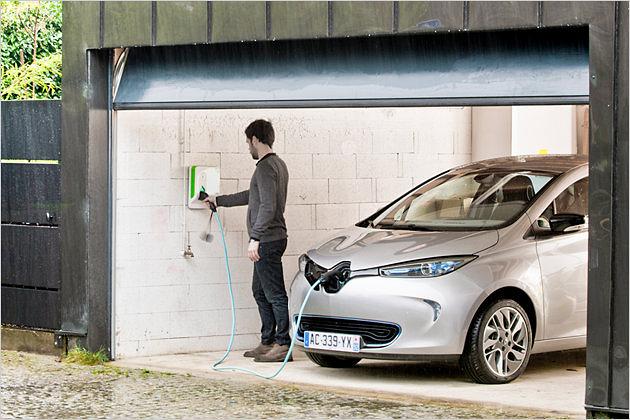 So stellt sich Renault den Zoe-Idealbesitzer vor: Garage plus Wallbox zum Aufladen