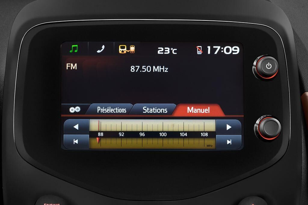 Peugeot 108 (Baujahr 2015) Allure 5 Türen Radio und Infotainmentsystem