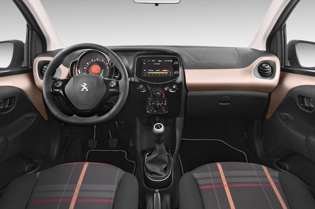 Peugeot 108 (Baujahr 2015) Allure 5 Türen Cockpit und Innenraum
