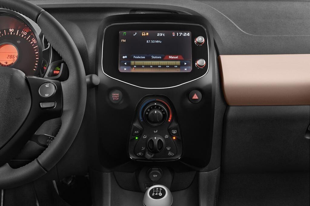 Peugeot 108 (Baujahr 2015) Allure 5 Türen Mittelkonsole