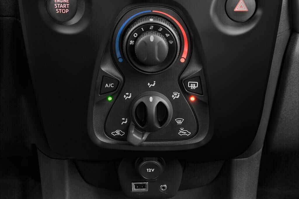 Peugeot 108 (Baujahr 2015) Allure 5 Türen Temperatur und Klimaanlage