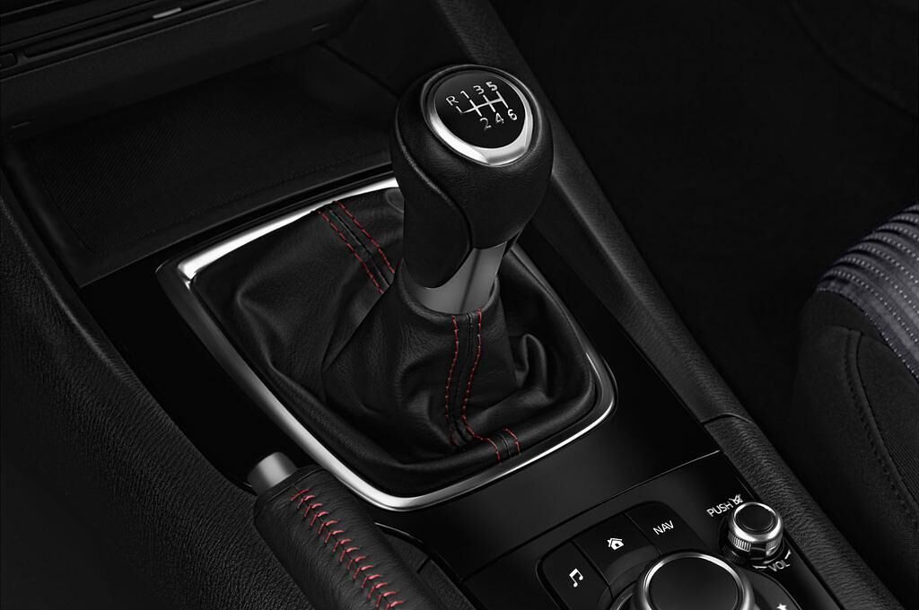 Mazda Mazda3 (Baujahr 2014) Center-Line 5 Türen Schalthebel