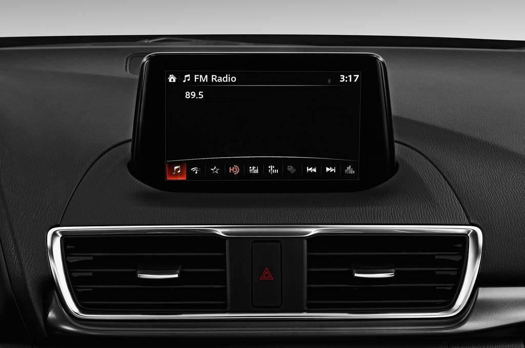 Mazda Mazda3 (Baujahr 2017) Sports-Line 5 Türen Radio und Infotainmentsystem