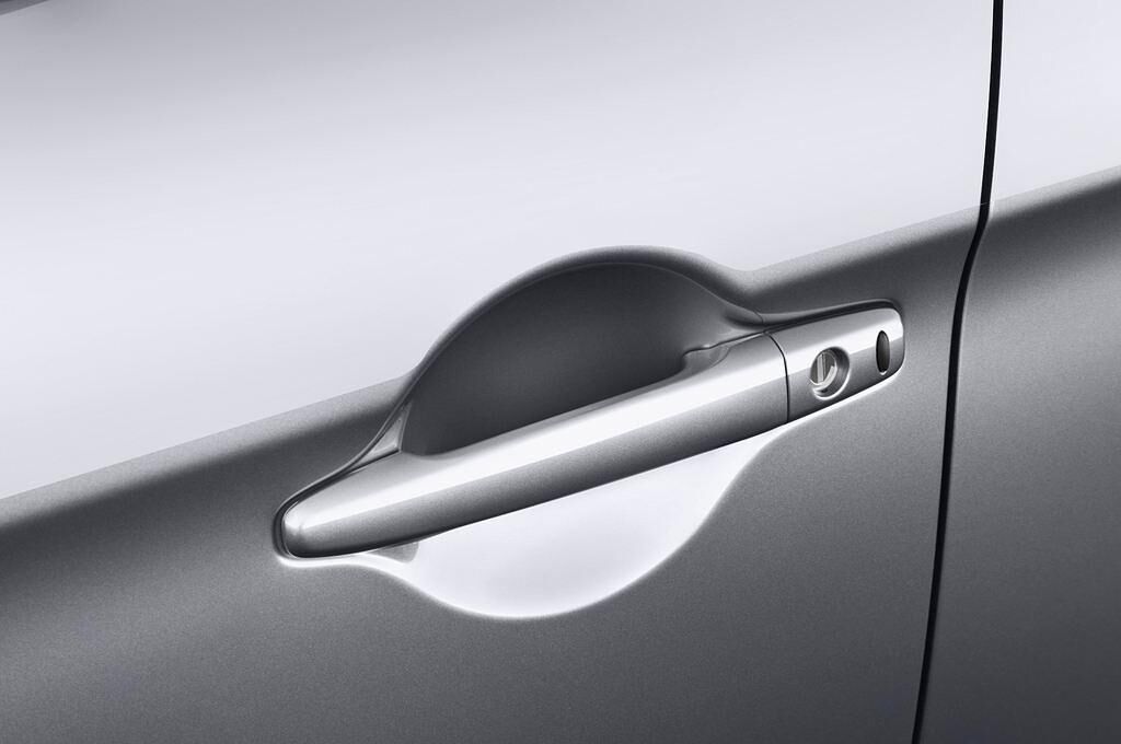 Peugeot 4008 (Baujahr 2012) Allure 5 Türen Türgriff