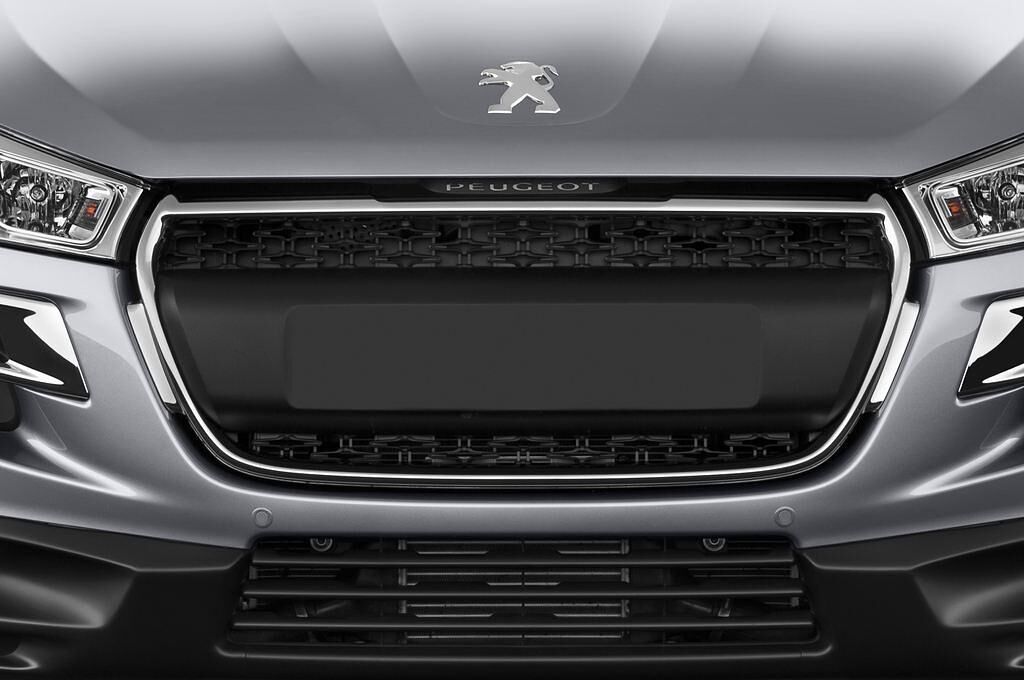 Peugeot 4008 (Baujahr 2012) Allure 5 Türen Kühlergrill und Scheinwerfer