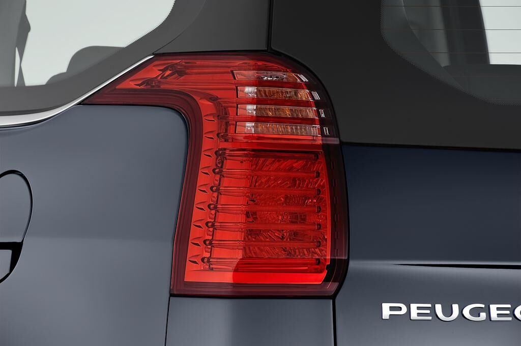 Peugeot 5008 (Baujahr 2010) Premium 5 Türen Rücklicht