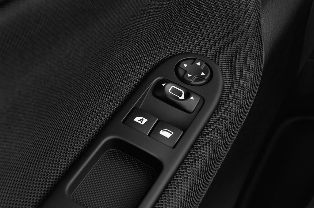 Peugeot 207 (Baujahr 2010) Premium 2 Türen Bedienungselemente Tür