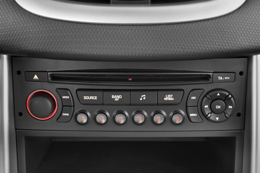 Peugeot 207 (Baujahr 2010) Premium 5 Türen Radio und Infotainmentsystem