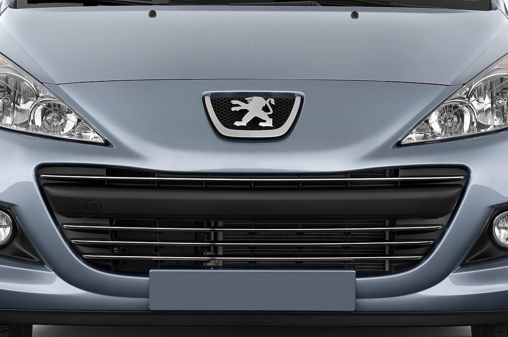 Peugeot 207 (Baujahr 2010) Premium 5 Türen Kühlergrill und Scheinwerfer