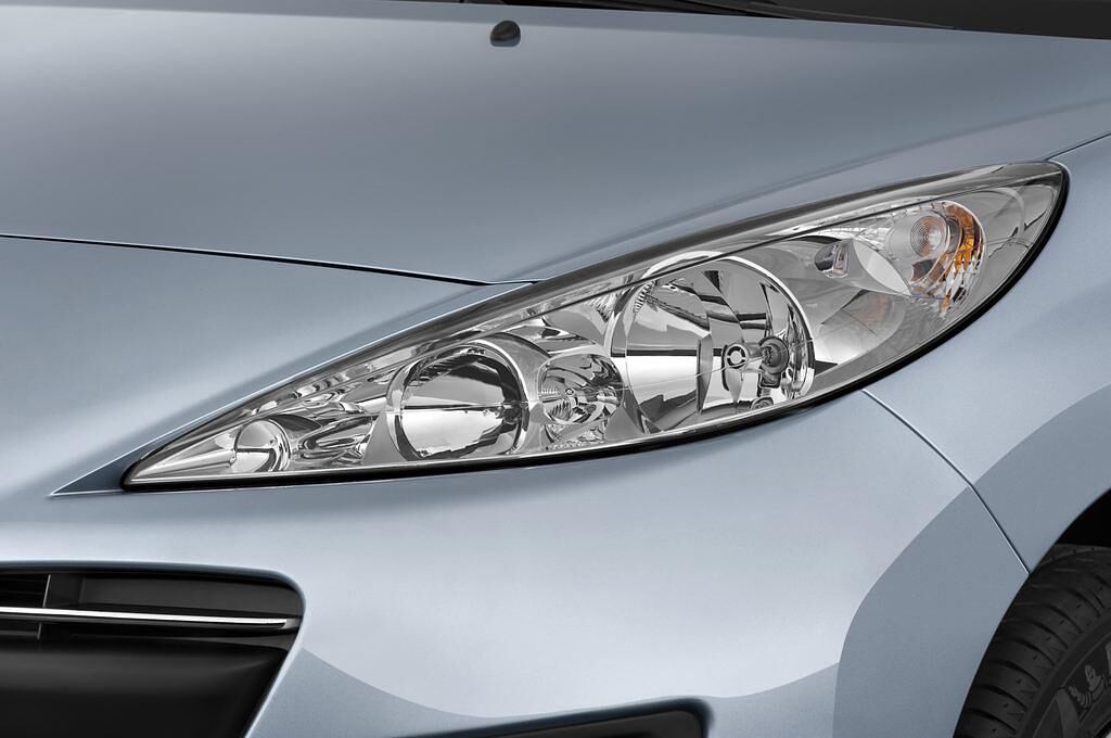 Peugeot 207 (Baujahr 2010) Premium 5 Türen Scheinwerfer