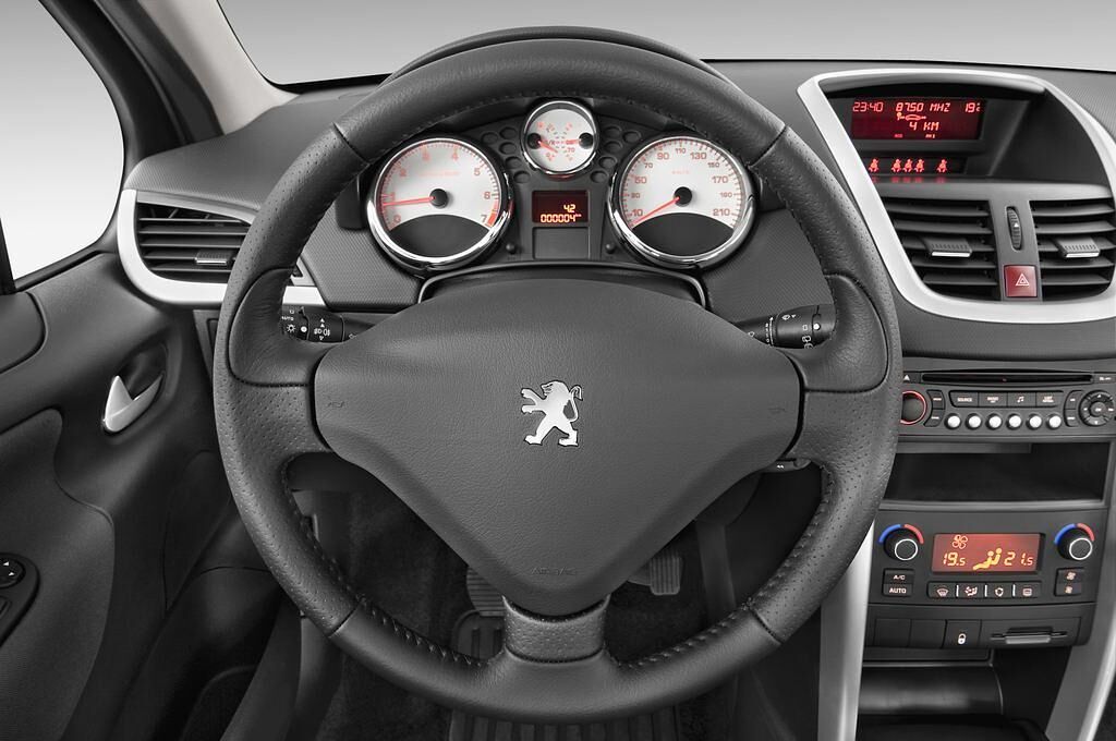 Peugeot 207 (Baujahr 2010) Premium 5 Türen Lenkrad