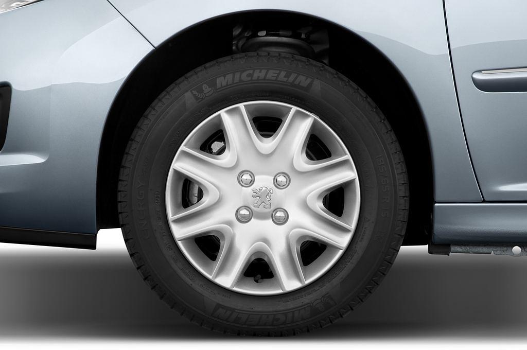 Peugeot 207 (Baujahr 2010) Premium 5 Türen Reifen und Felge