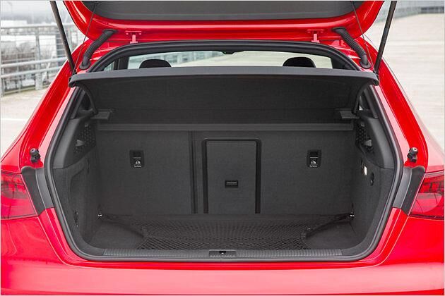Der Kofferraum fasst 325 Liter Gepäck
