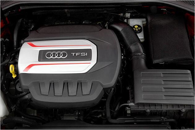 Aus nur 1.984 Kubikzentimeter Hubraum holt der Vierzylinder 300 PS