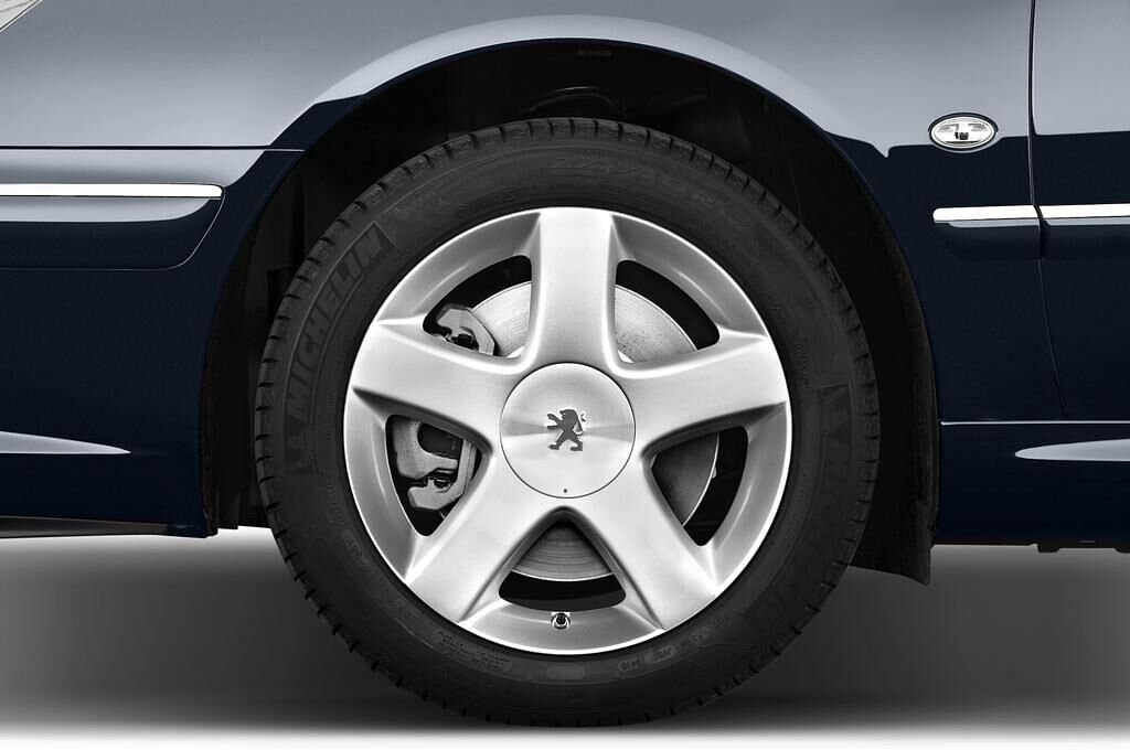 Peugeot 607 (Baujahr 2010) Platinum 4 Türen Reifen und Felge