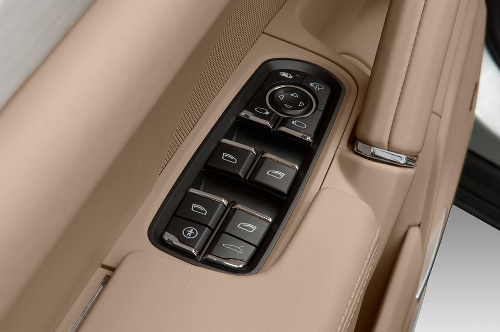 Porsche Cayenne (Baujahr 2011) Turbo 5 Türen Bedienungselemente Tür
